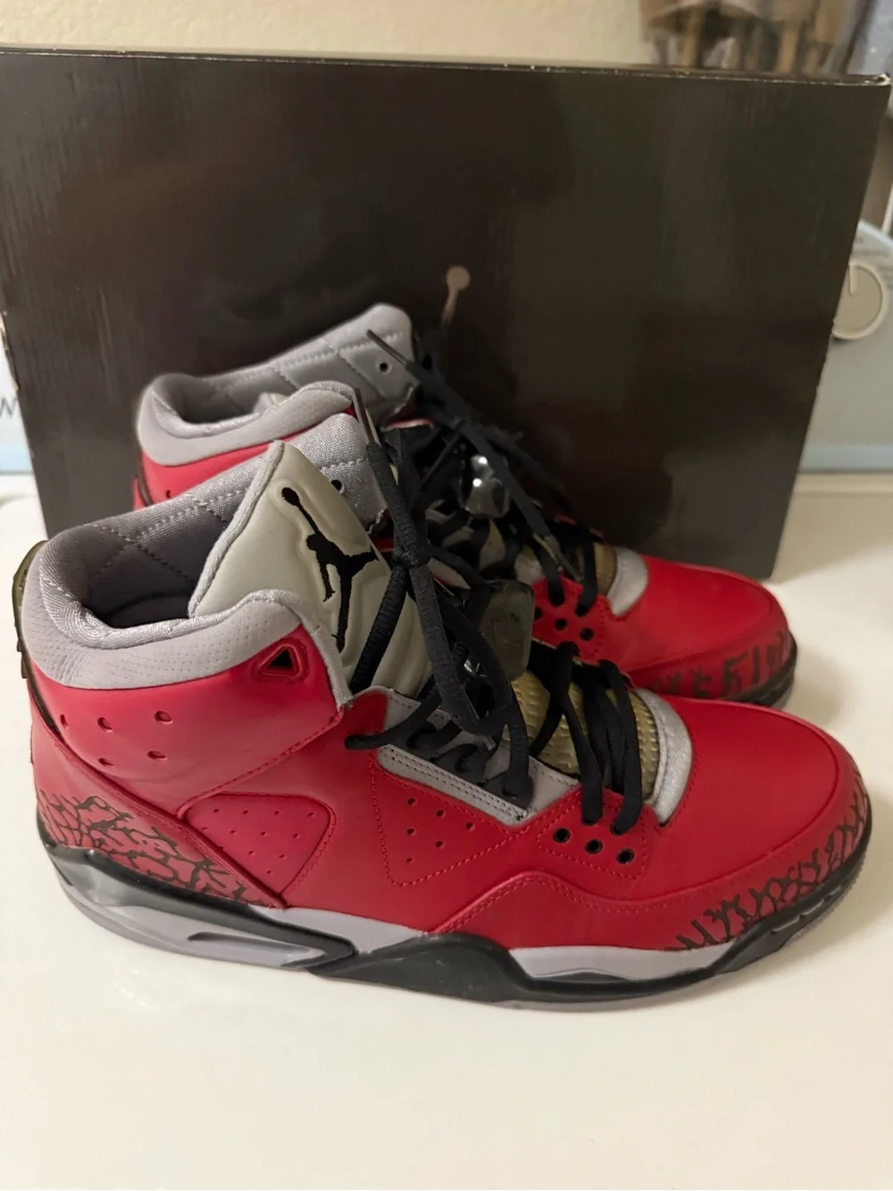 100% authentic with box Jordan Red and Gray High-Top Rare Air with box